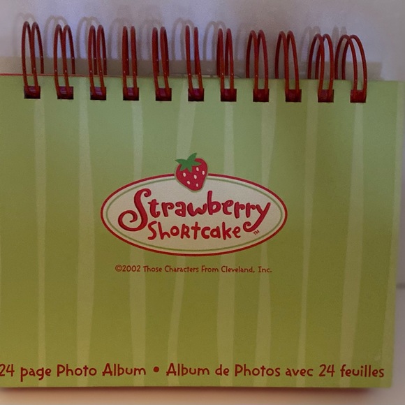 Strawberry Shortcake “Berry Best Friends” Photo Album 4x6 - Picture 4 of 4